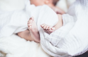 s300_Baby_feet_white