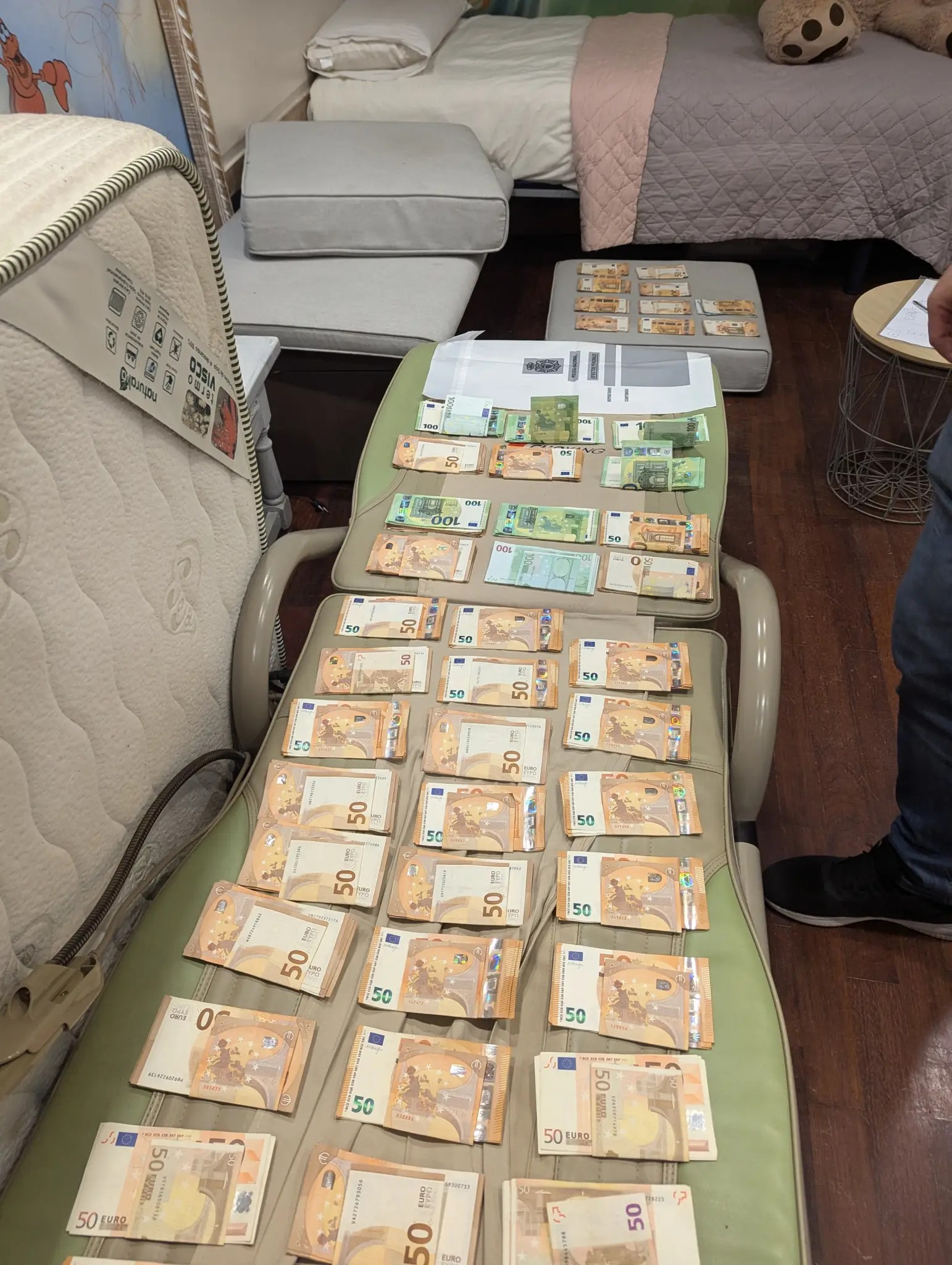Counterfeited euro currency