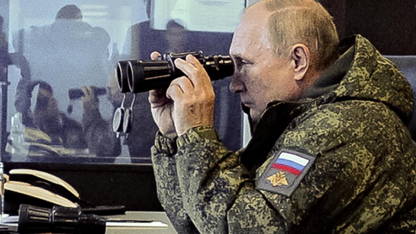 PUTIN ATTENDS DRILL WITH CHINA